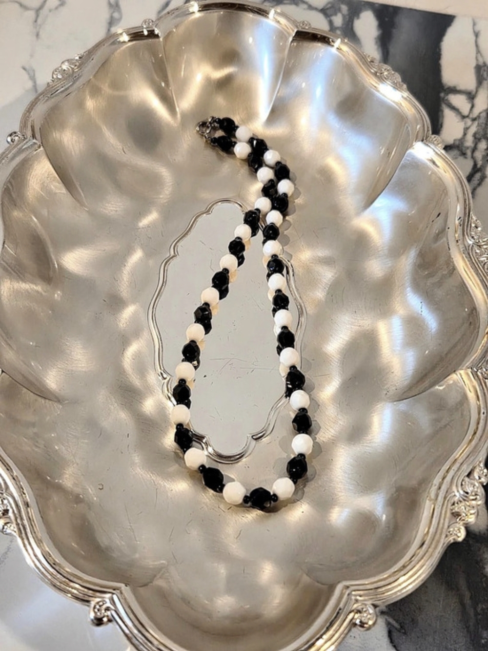 Vintage Black & White Faceted Glass Bead Strand Necklace Silver Clasp 16"
